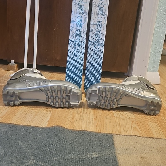 Cross Country Skis, Rossignol LLBean edition size 160, with alloy poles and boot - Picture 9 of 12